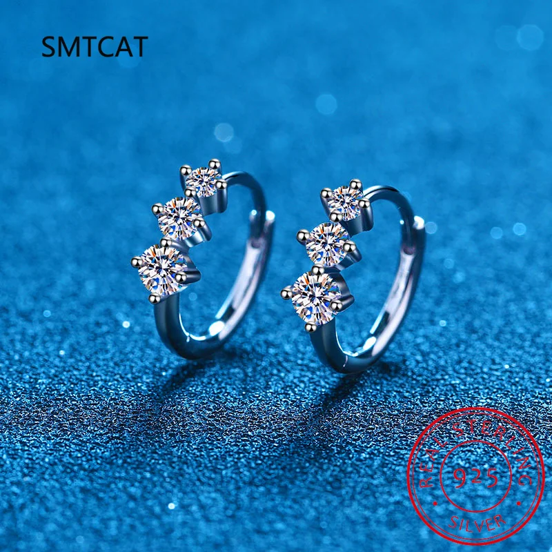 

Серьги-кольца женские из серебра пробы с муассанитом и 3 камнями