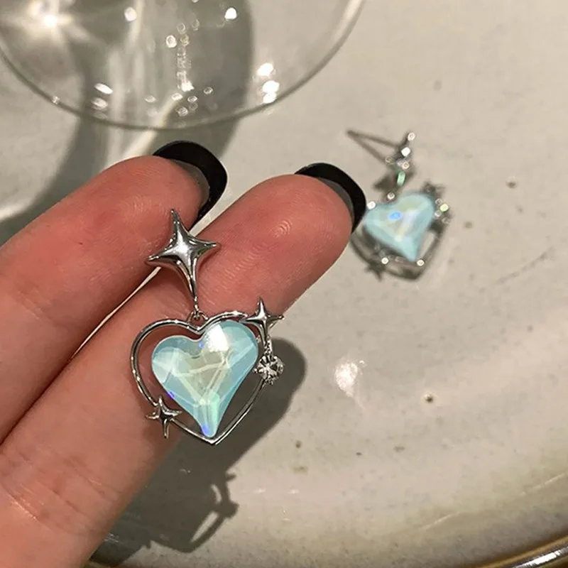 Женские серьги-подвески в форме сердца с кристаллами