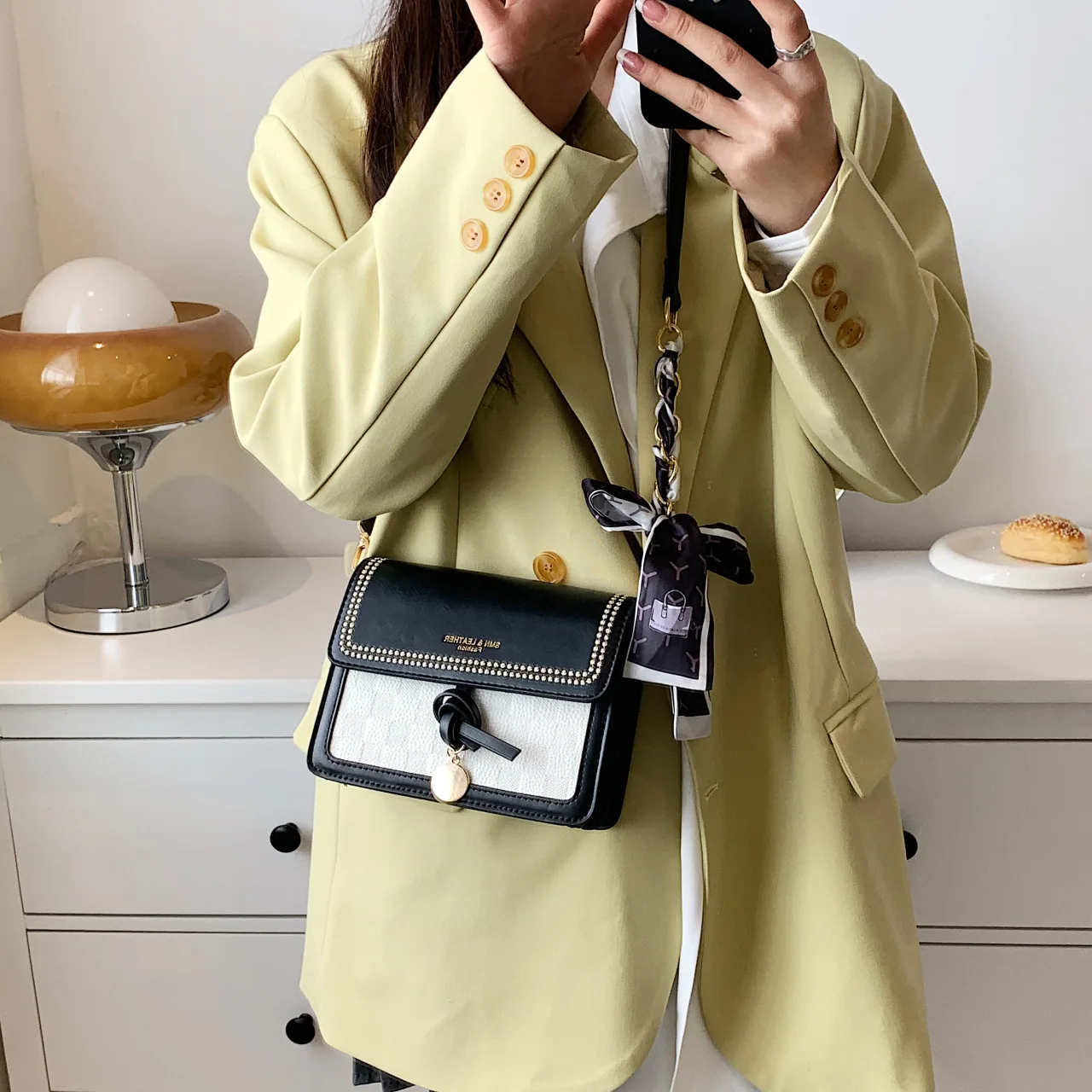 Popular Foreign Style Cream Small Square Bag New Fashion Niche Design Silk Scarf One Shoulder Bag Fresh Sweet Diagonal Span Bag