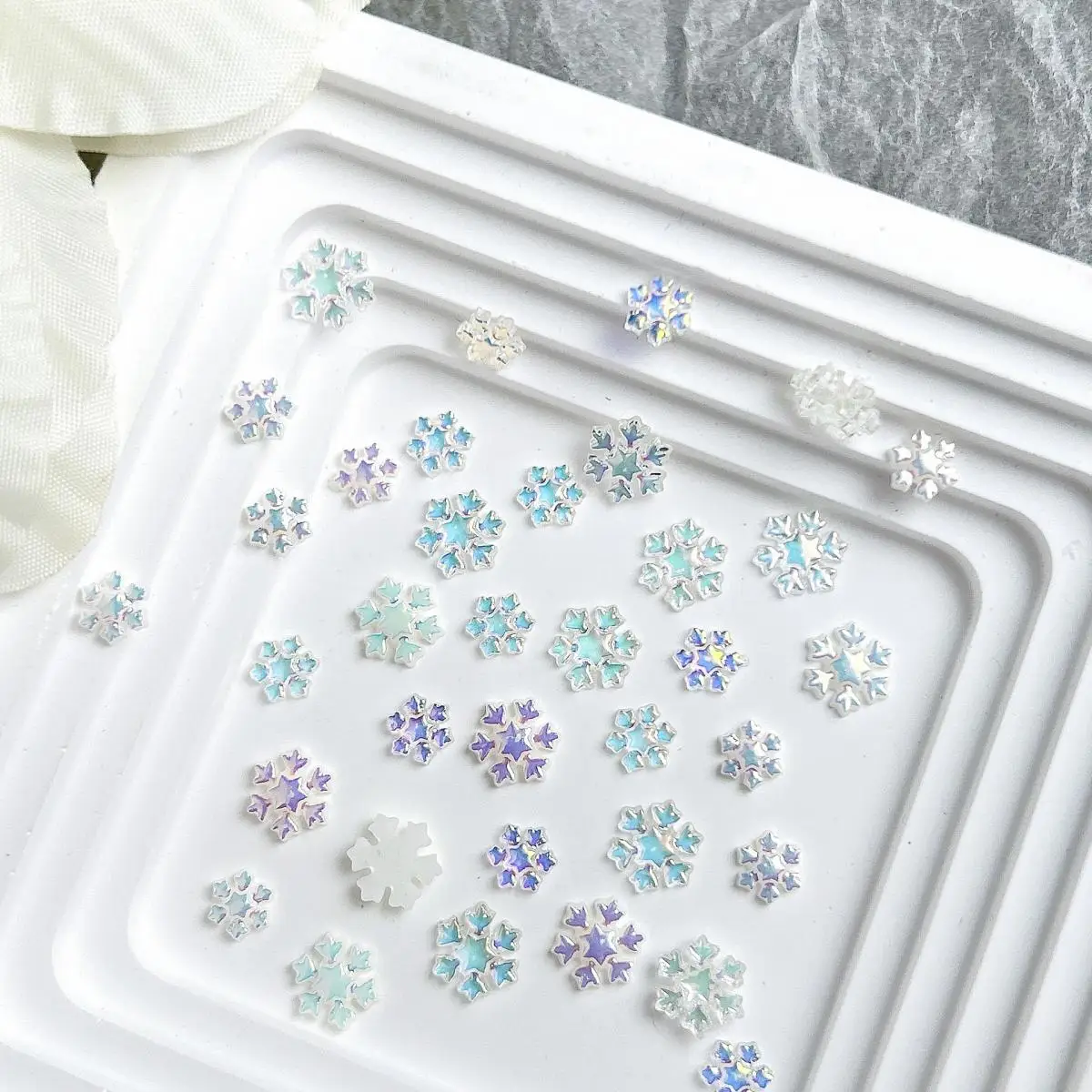 50 шт. милые мультяшные рождественские снежинки подвески для ногтей 3D смола Kawaii