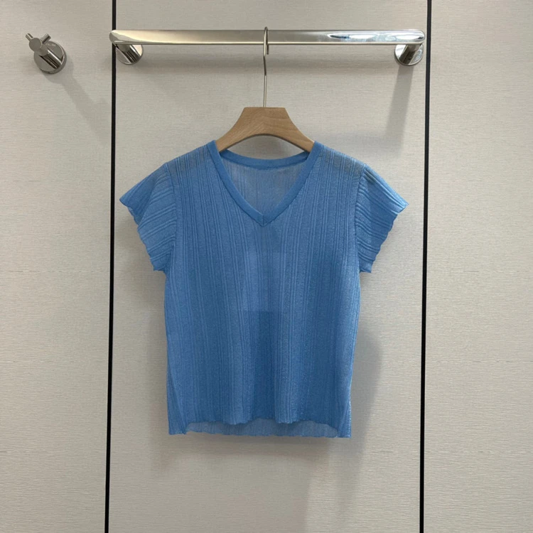

Luxury Knitted Tshirt Casual Loose V-neck Short-sleeved Sweater Top 2022 Summer Light Slim Short Silk Top High-end Tee for Women