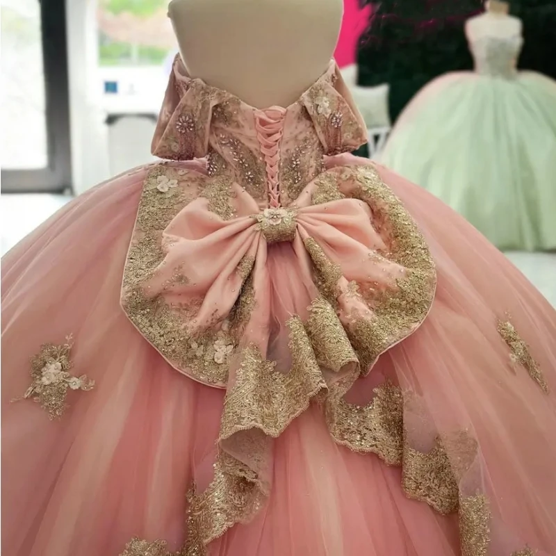 Розовое платье принцессы для девушек бальное с открытыми плечами бантом и