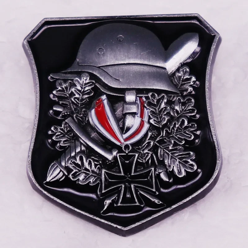

Винтажная немецкая брошь для шлема времен Второй мировой войны, немецкая брошь в виде шлема времен Второй мировой войны