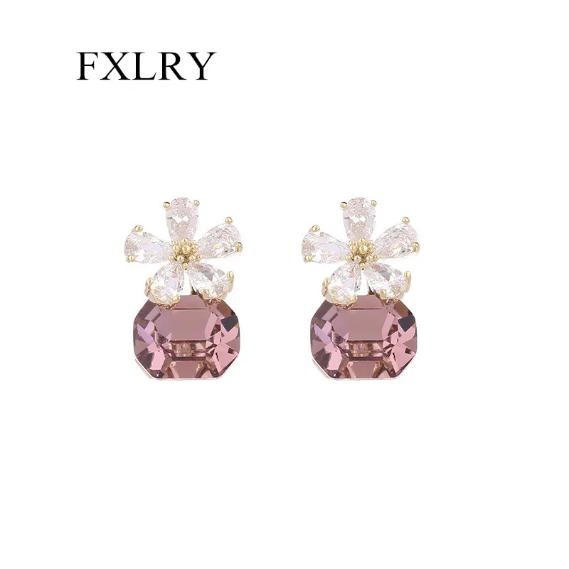 Женские серьги-гвоздики из серебра пробы с фианитами