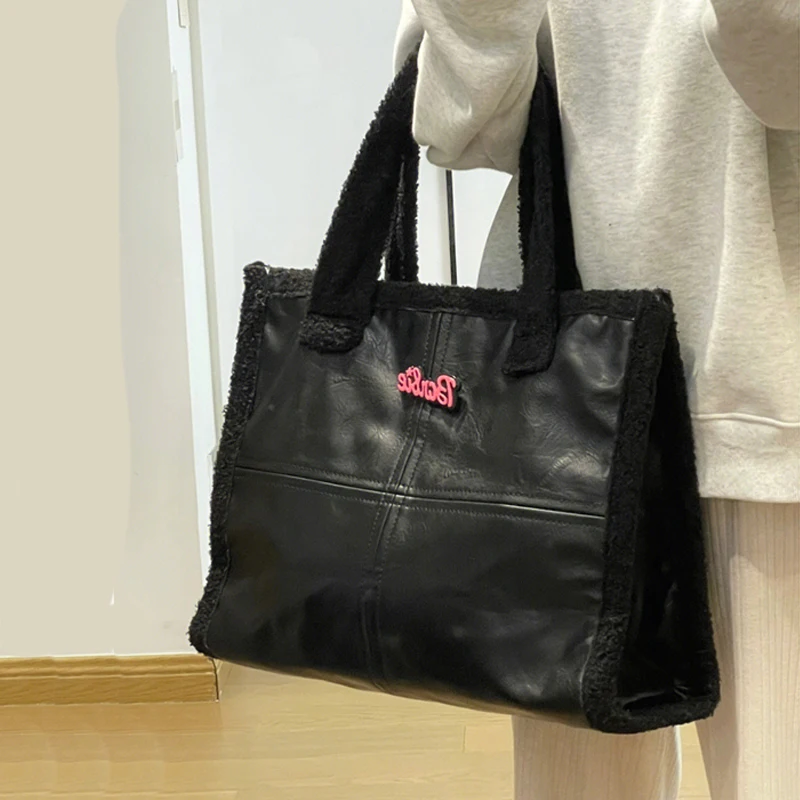 Autumn and Winter Bag Women 2023 New Small and Large Capacity One Shoulder Handheld Wool Bag Versatile Lamb Plush Tote Bag Bags