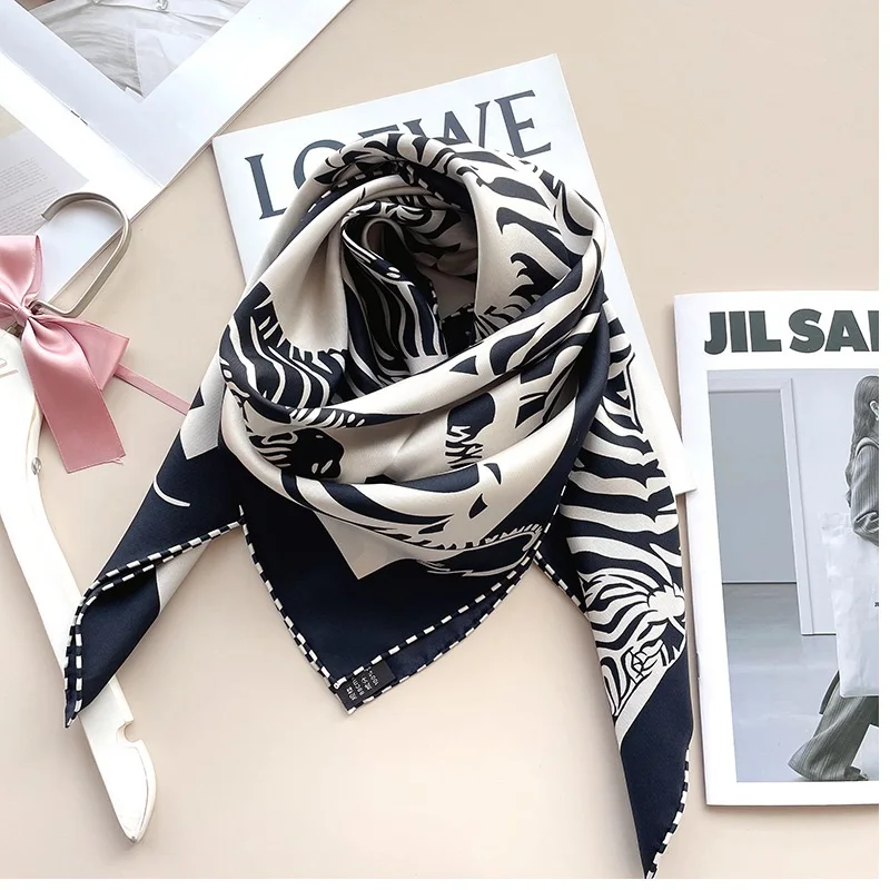 Модный 90 шелковый шарф с черным и белым принтом 100% Шелковый шейный платок шарфы