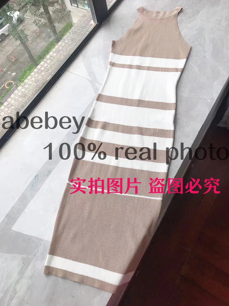 Женское трикотажное платье с круглым вырезом длинное облегающее в полоску