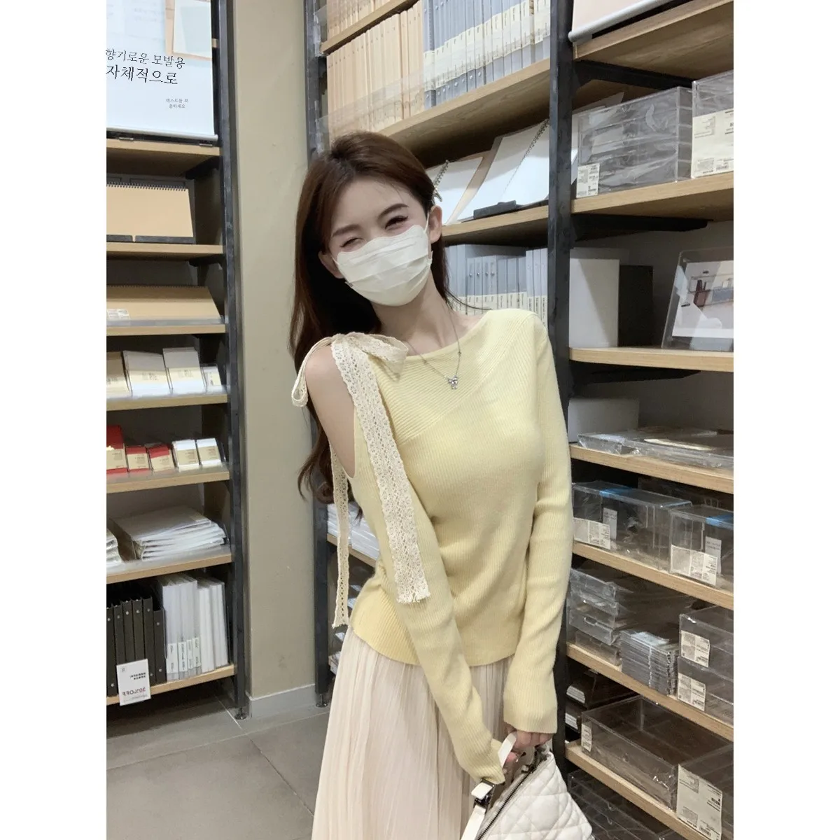 Design Sense Bow на шнуровке облегающий бархатный трикотаж с наклонными плечами женская