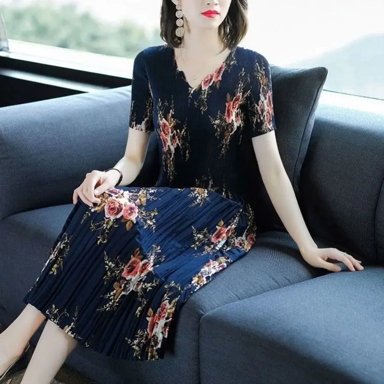 

Женское платье с V-образным вырезом, свободное приталенное платье средней длины в западном стиле с цветочным принтом и складками, лето 2022