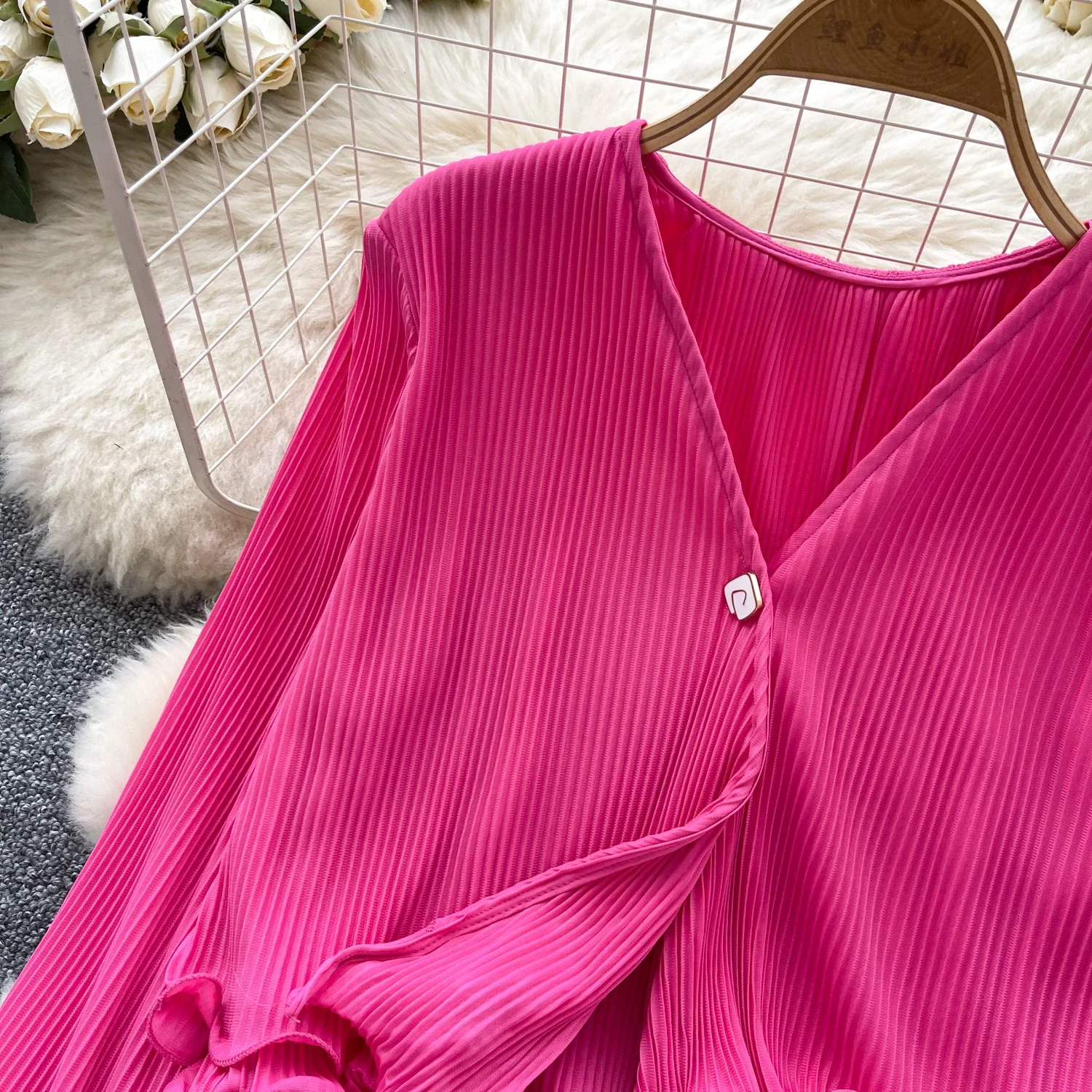 Базовый повседневный плиссированный бандаж с длинными расклешенными рукавами и