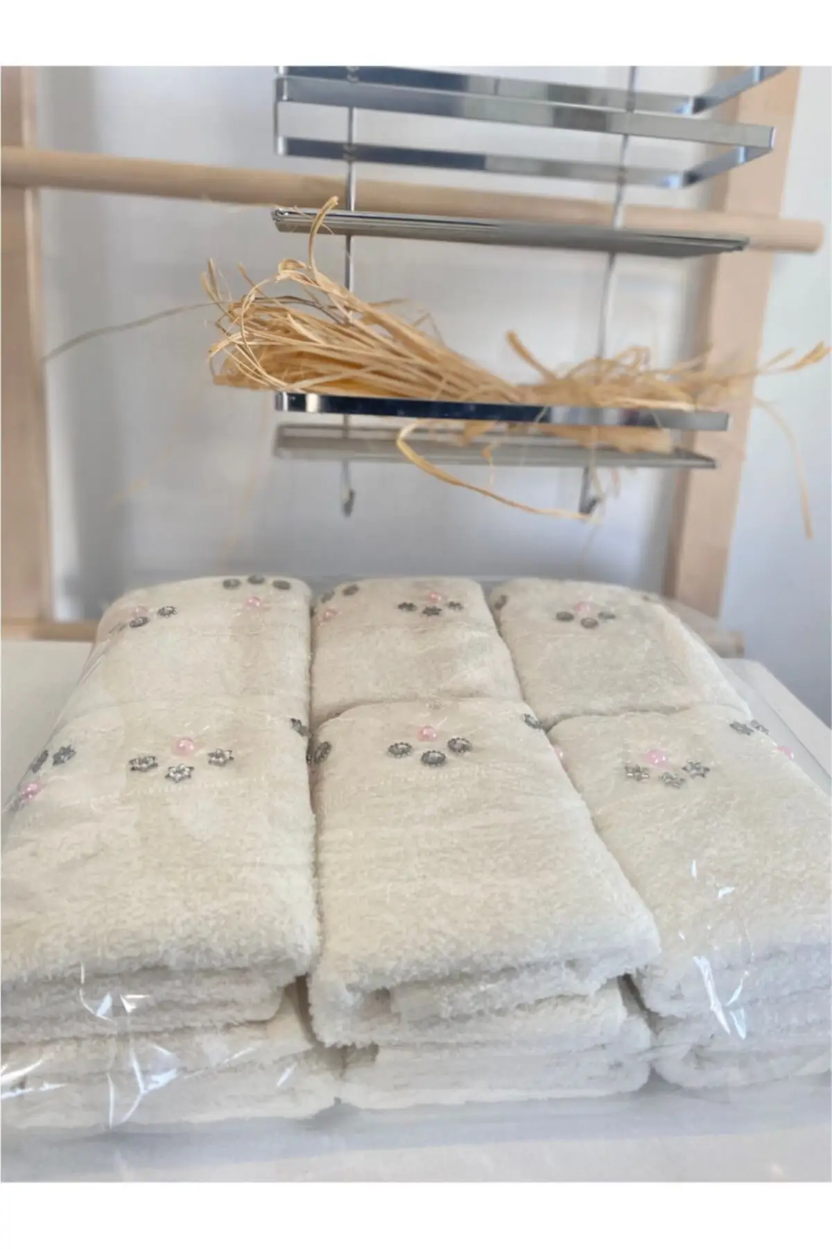 

Набор полотенец с перламутровыми оборками и особым дизайном 12'li