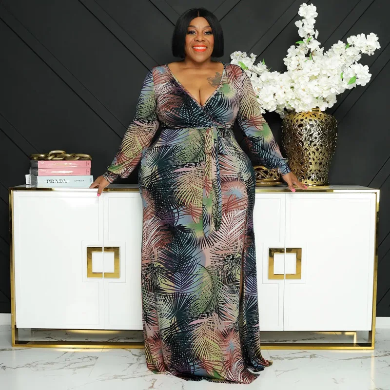 Женское платье с V-образным вырезом длинным рукавом и поясом