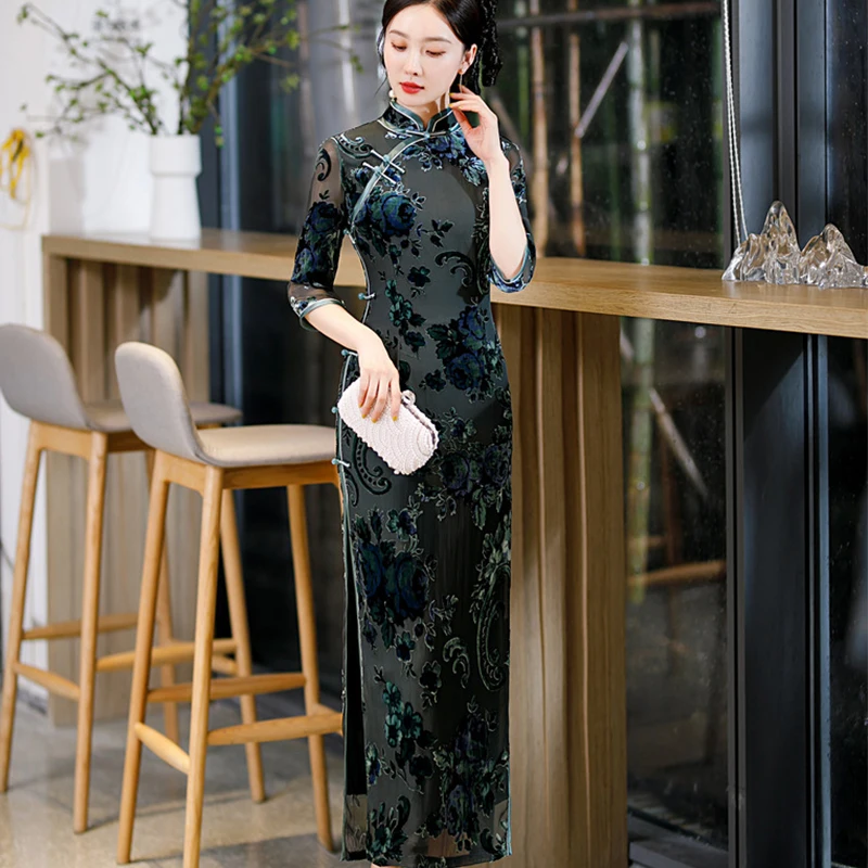 Long Chinese Stand Collar Qipao Lace Embroidery Flowers Retro Slim Fit Cheongsam Big Size 5Xl Women Vintage Button Vestidos