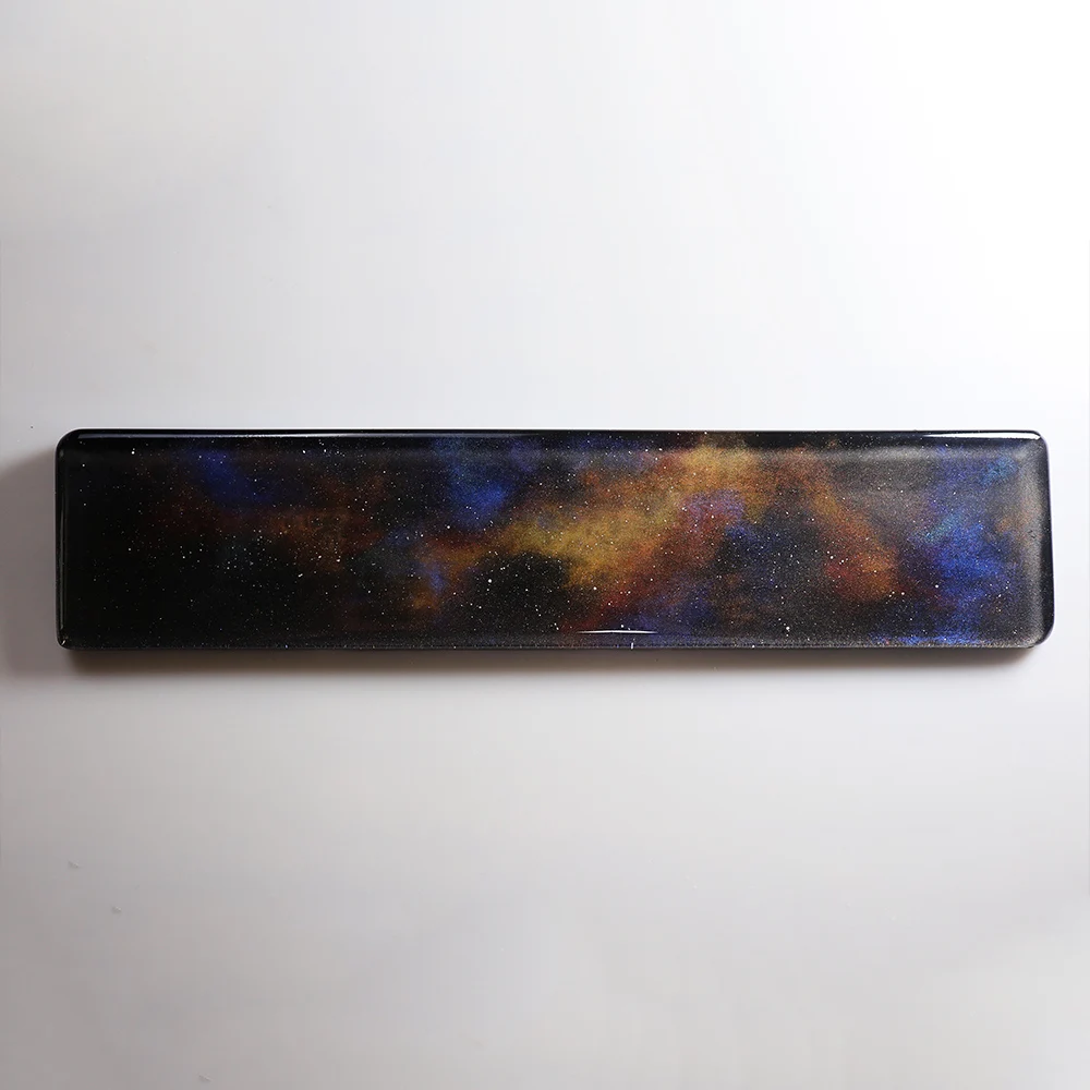 Разноцветная полимерная механическая клавиатура ручной работы с изображением