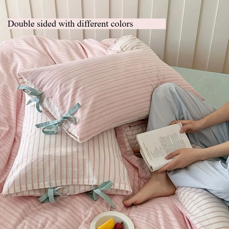 

Хлопковая двусторонняя полосатая наволочка с бантом 48x74 см