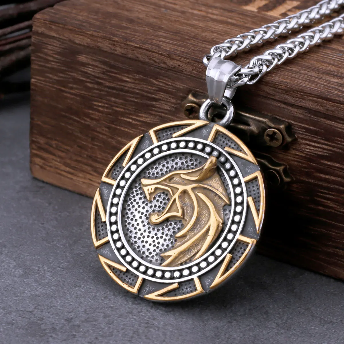 Купи Nordic Vikings Wolf Head Necklace Stainless Steel Men's Vintage Tree of Life Symbol Rune Pendant Necklace Fashion Charm Jewelry за 257 рублей в магазине AliExpress