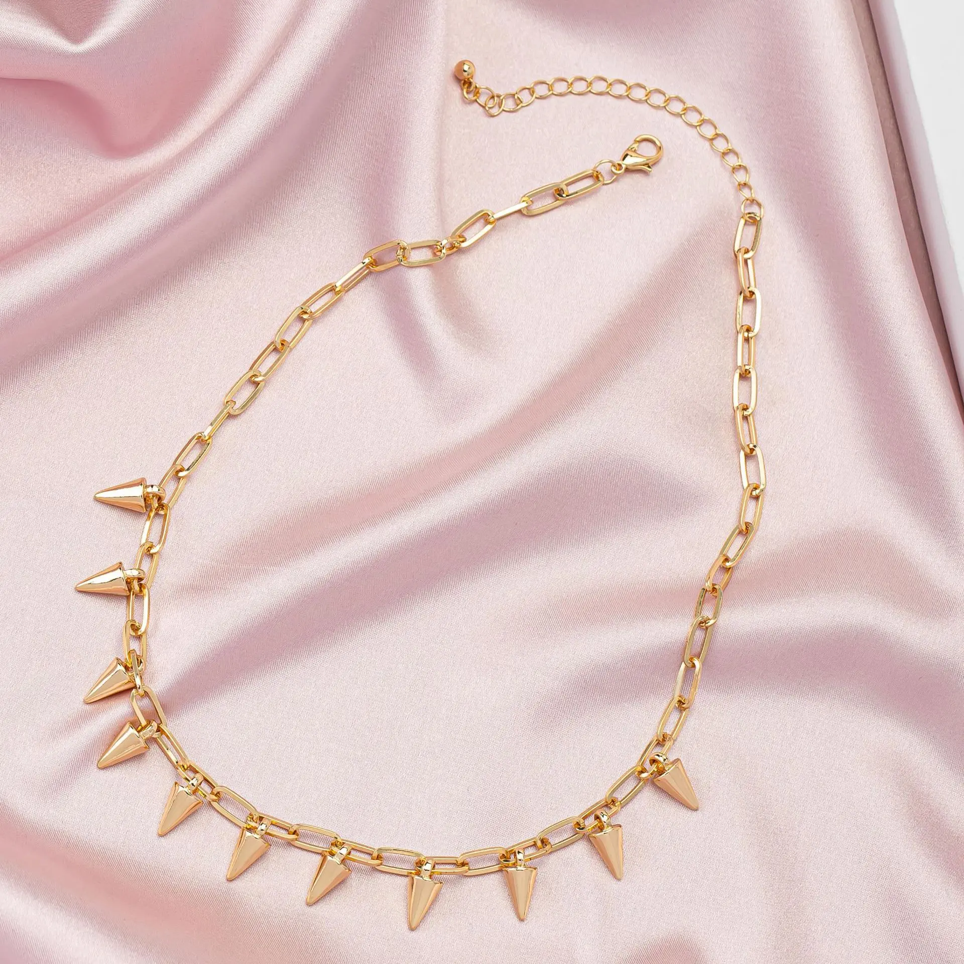 

New Exaggerated Personality Punk Studded Necklace Vintage Alloy Cone Pendant Collarbone Chain