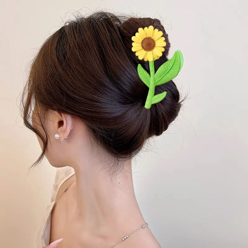 

2023 New Sunflower Grab Clip Female Fashion Back of The Head Shark Clip Small Daisy Ponytail Hair Clip Claw Jewelry Accessories