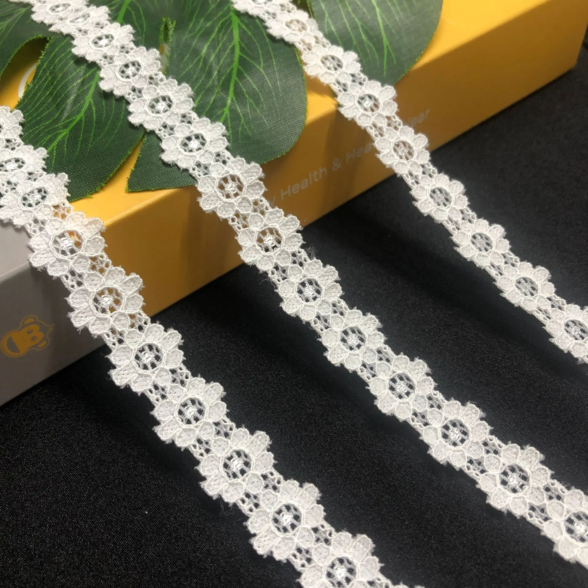 

20 yards/roll 1.7CM wide fresh small floral lace DIY clothing toy accessories