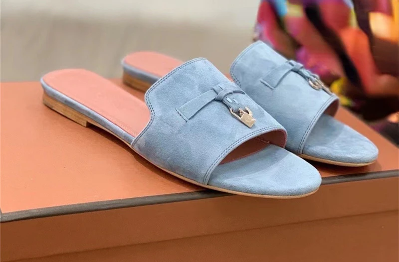2023 Summer Flat Heel Open Toe Slippers Women Metal Lock Decor Solid Color Sandals Ladies Kid Suede Comfort Vacation Sandalias