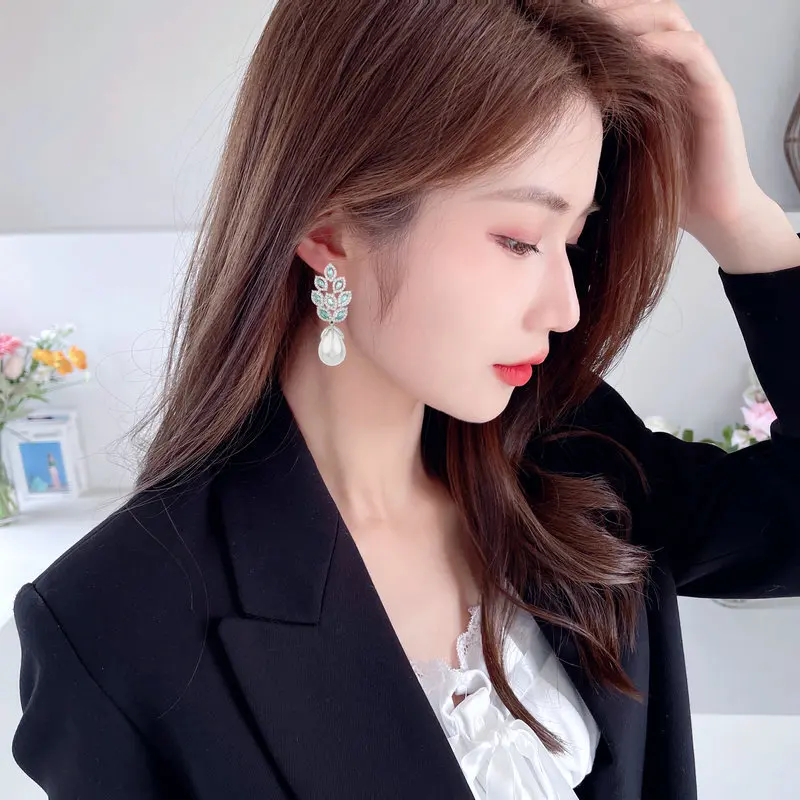 Жемчужные серьги в форме капли листьев для свадьбы или вечерние