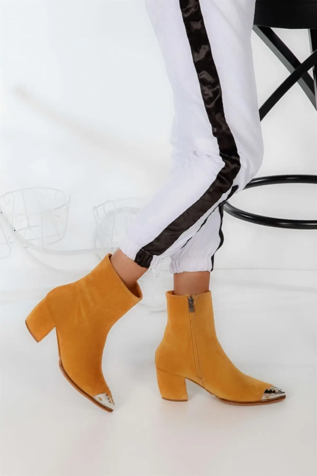 

Women's Boots Mustard Suede 2120