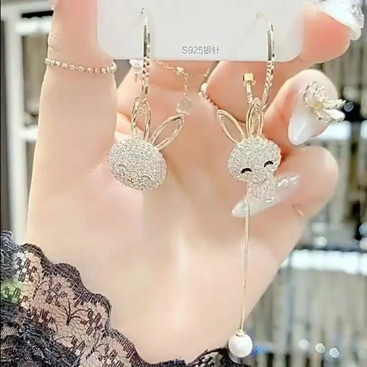 

New Asymmetrical Rabbit Earrings, Fashion Temperament, Personality Micro-set Earrings, Advanced Sense Long Style Tassel Earrings