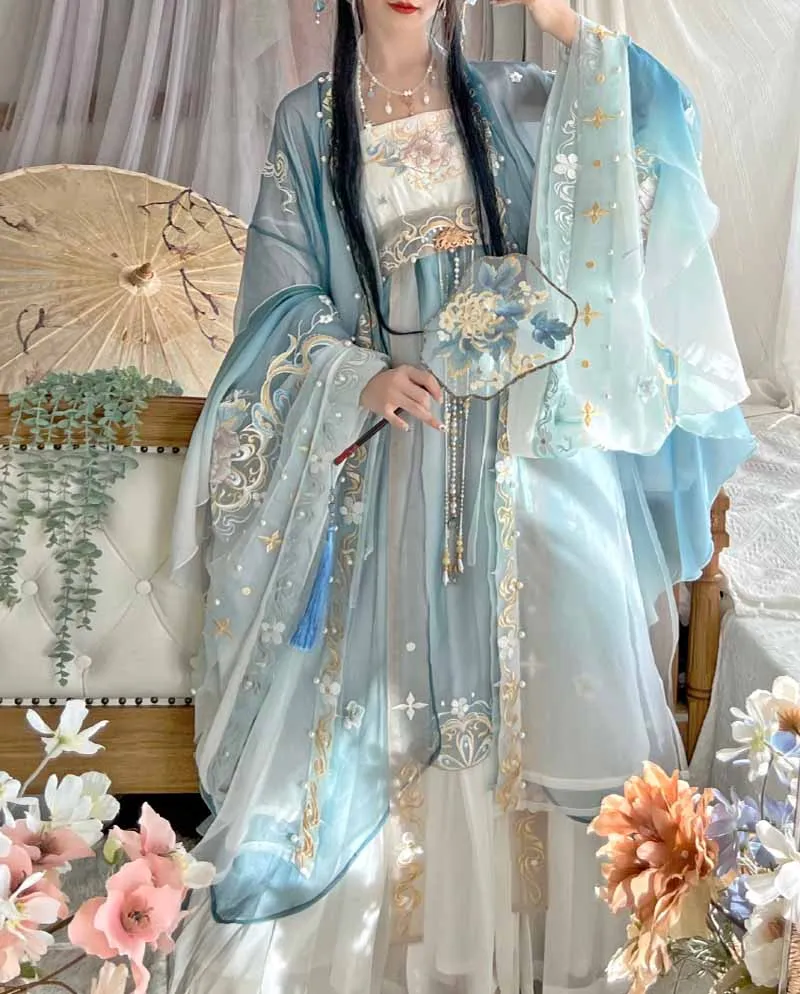 

Женское традиционное платье Hanfu с вышивкой в старинном китайском стиле