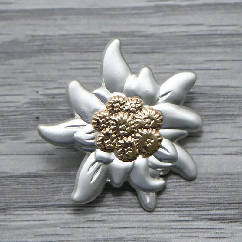 

Брошь Эдельвейс из металла