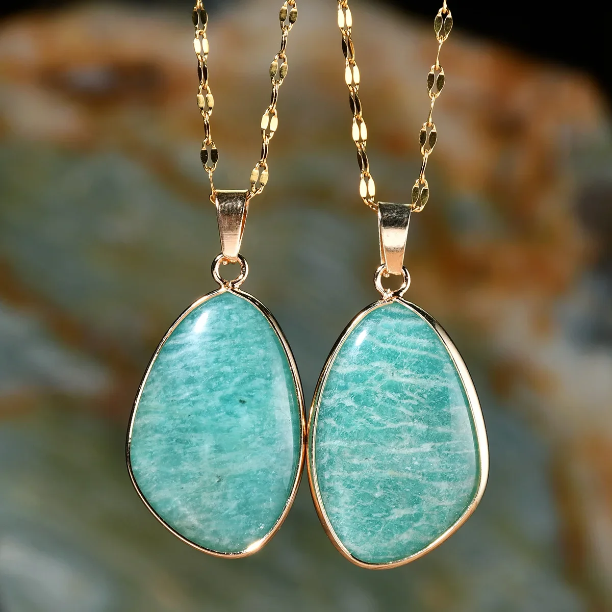 Женское колье-чокер с эффектом богемского ветра