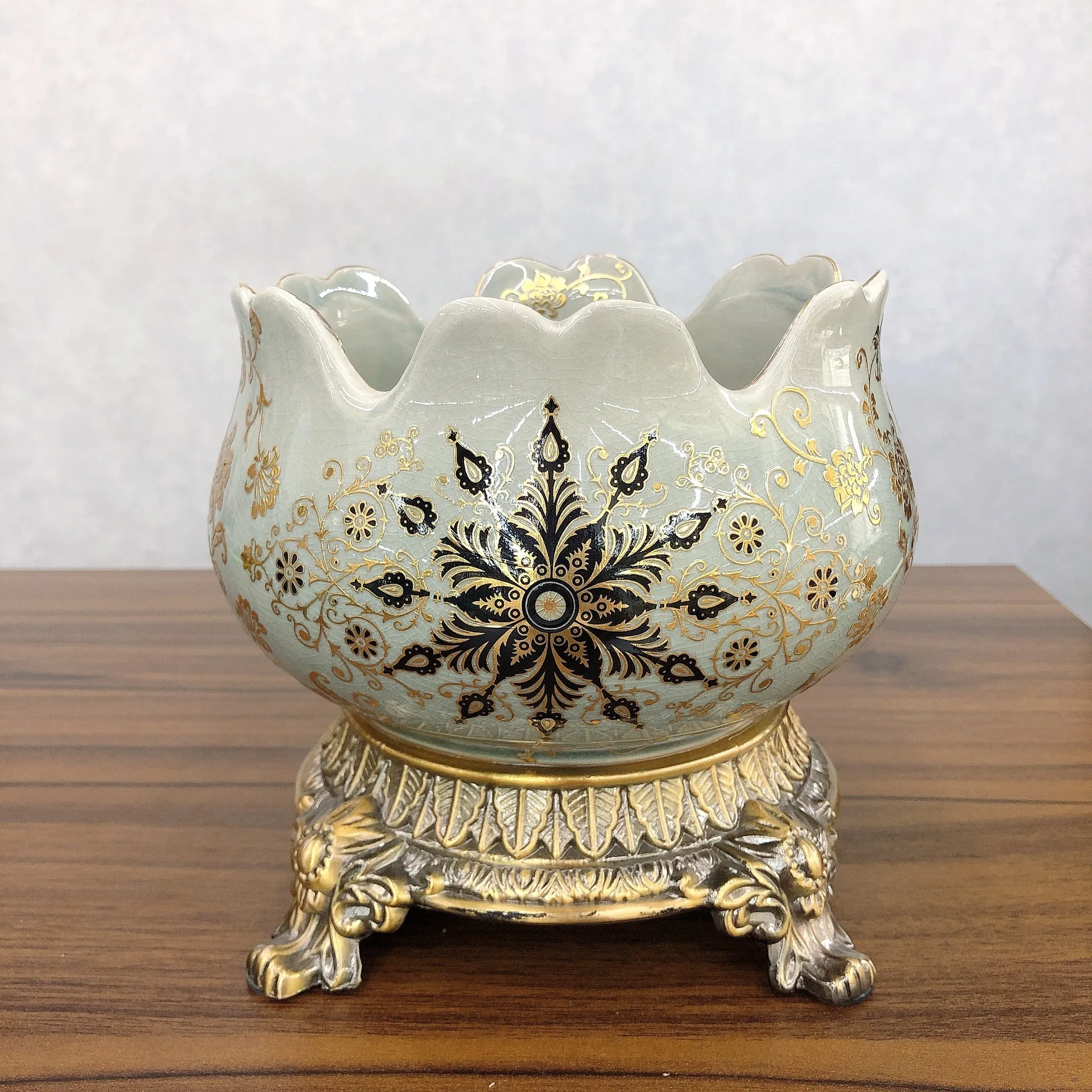 

simple Modern light luxury creative small fruit plate North European style porch decoration alloy ceramic storage snack tank