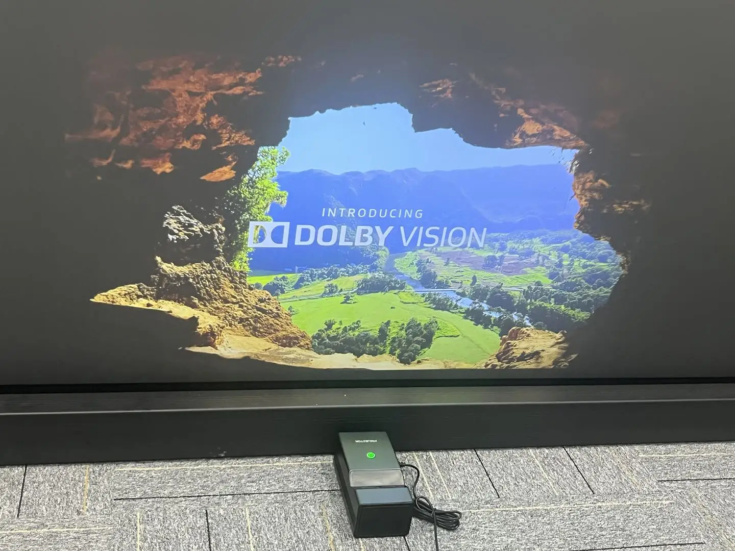 Фото [OEM/ODM] Wupro Lite One Mini Портативный домашний умный проектор Android 4K Домашний кинотеатр Ультракороткофокусный DLP видеопроектор №5