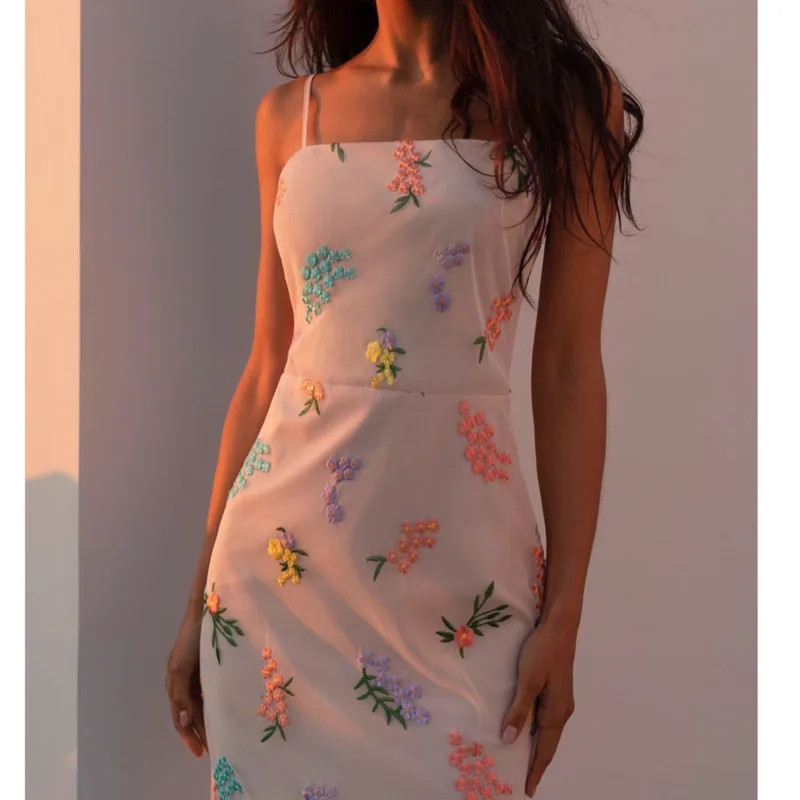

2023 Summer Embroidery Sexy Bodycon White Women Elegant Spaghetti Strap Sleeveless Floral Print Dress Women Sweet Party Dresses
