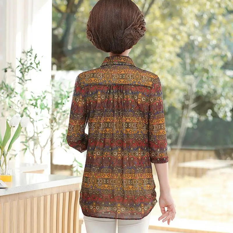 Рисунок 2 - Женская шифоновая блузка с отложным воротником