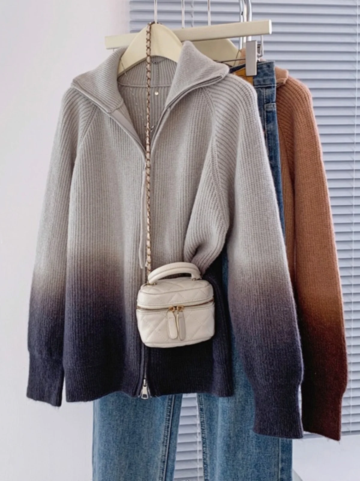 Свободный свитер с лацканами градиентом для ленивых верхняя одежда женщин осень