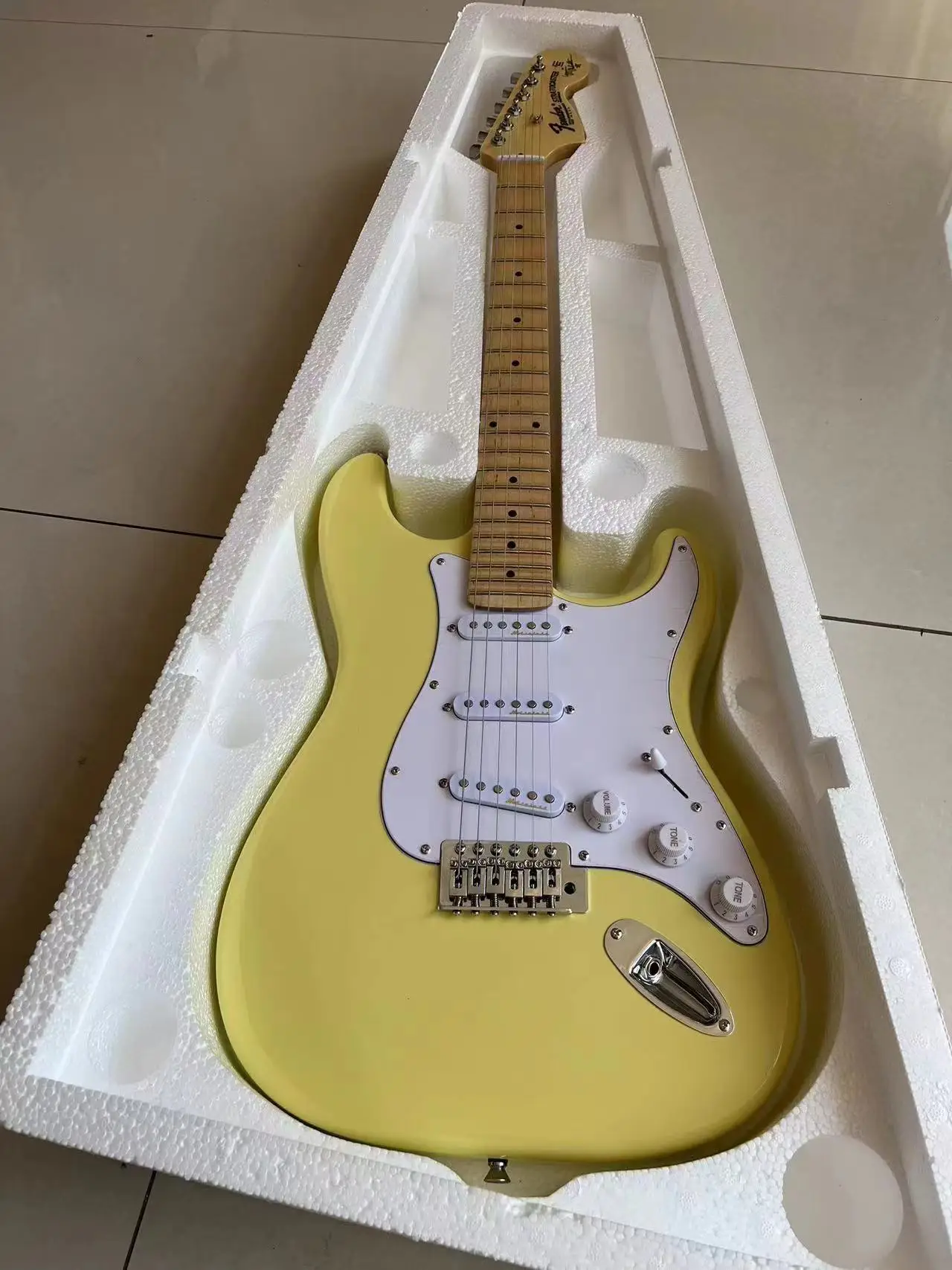 

Electric Guitar Scalloped Maple Fingerboard 22 Frets Professional groove High Quality Yngwie Malmsteen Cream Guitars