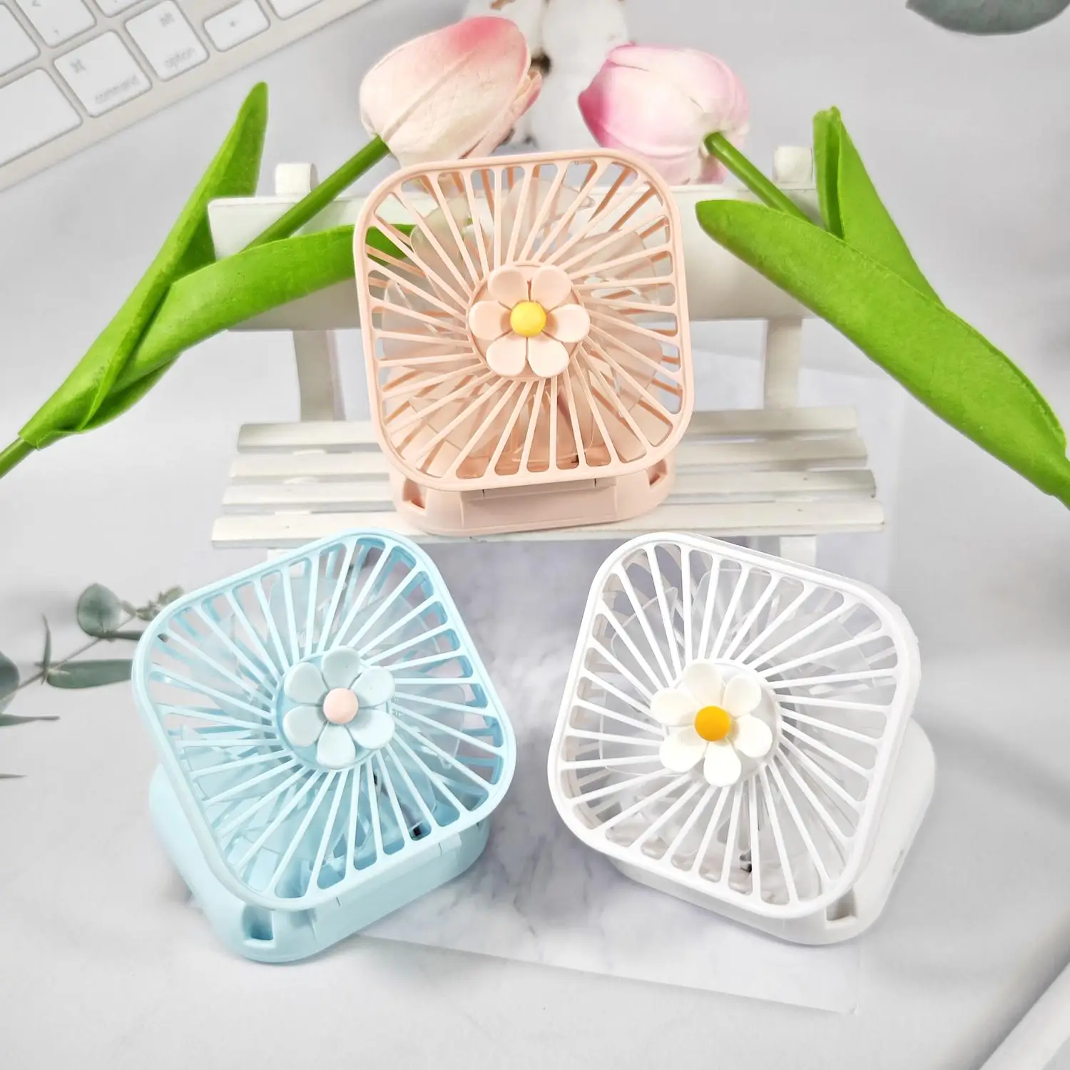 Фото Портативный складной мини-вентилятор Daisy Decor с USB-зарядкой для рабочего стола, офиса и использования на улице №1