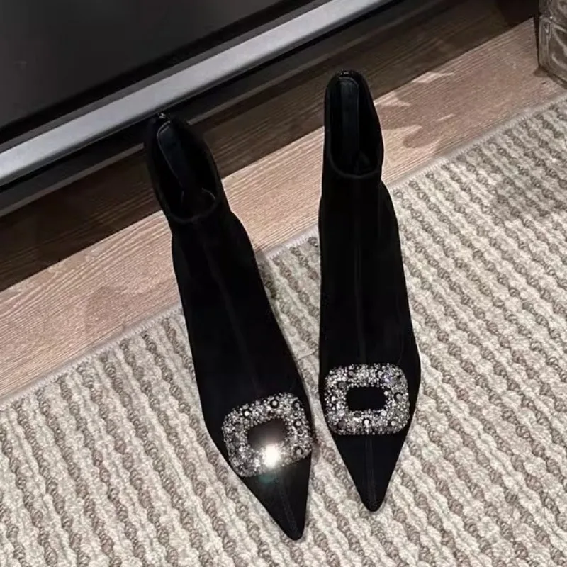 Зимние женские короткие сапоги новинка стильные роскошные на шпильке со