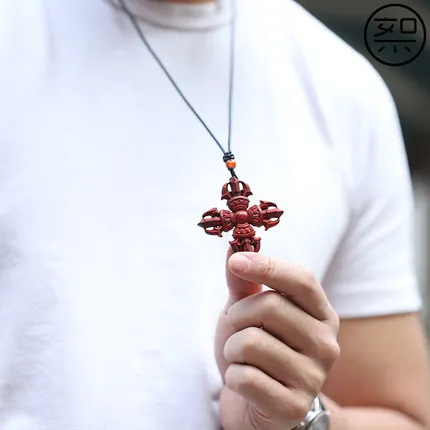 

Delicate Small Leaf Rosewood Vajra Sandalwood Pendant