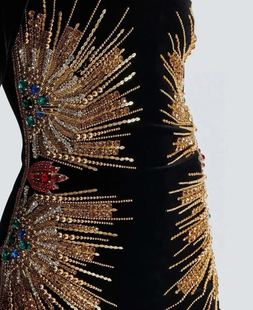 Рисунок 3 - Женское мини-платье с длинными рукавами