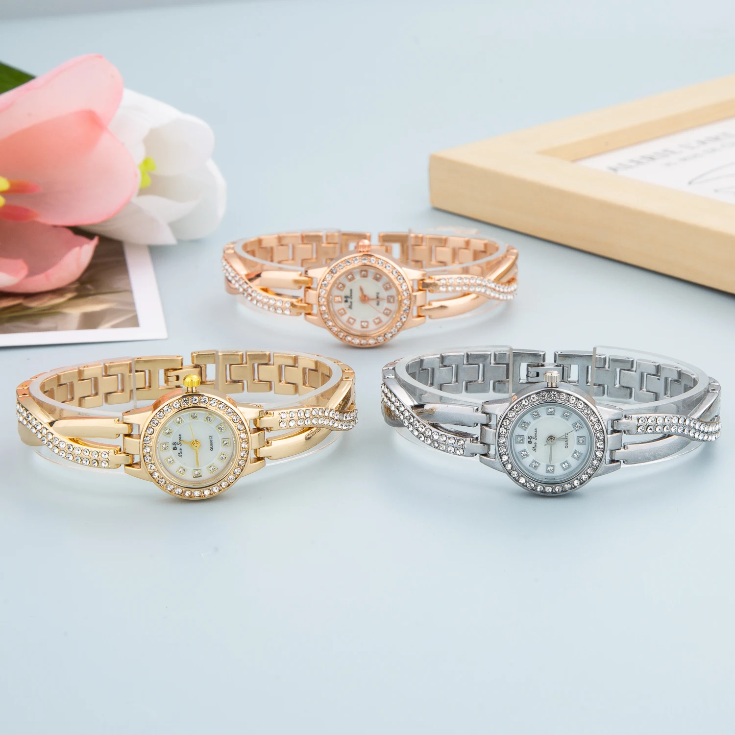 2023 Luxury Brand Design Simplicity Diamond Watch Fashion Crystal Quartz Wristwatches Watches Best Selling Product
