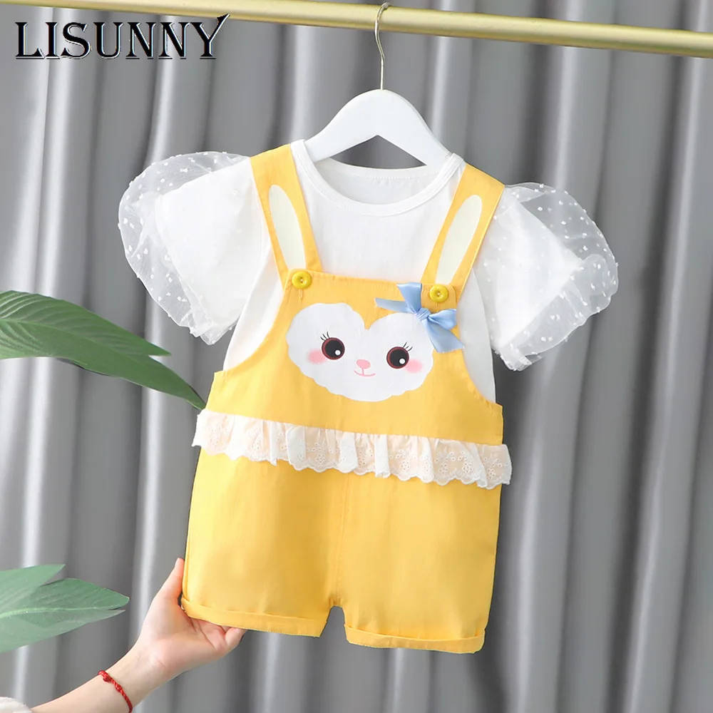 

Детский спортивный костюм, футболка с коротким рукавом и шорты на бретелях