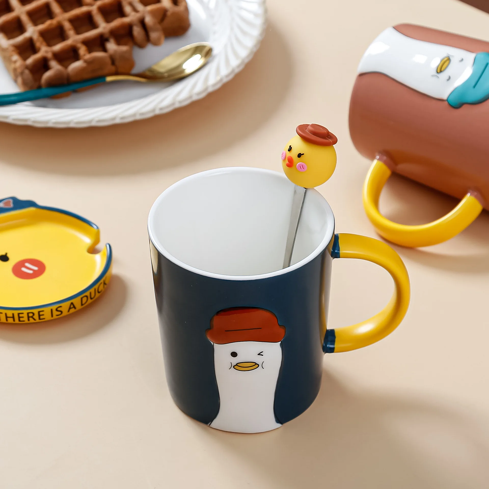 

Creative Ceramic Embossed Cute Duck Mug with Lid and Spoon Couple's Office Water Cup Home Coffee Cup As A Gift for Girlfriend