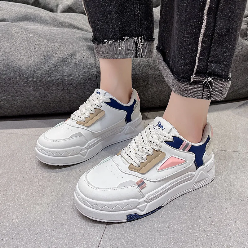 Рисунок 5 - Кроссовки женские кожаные на плоской подошве