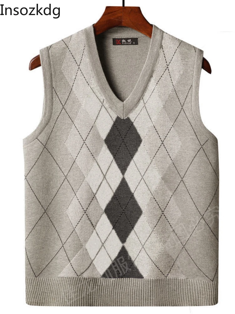 

Insozkdg Spring Autumn Vintage Vest Men's Knitwears V-neck Knitted Argyle Pullovers Casual Men Clothes Sleeveless Sweaters
