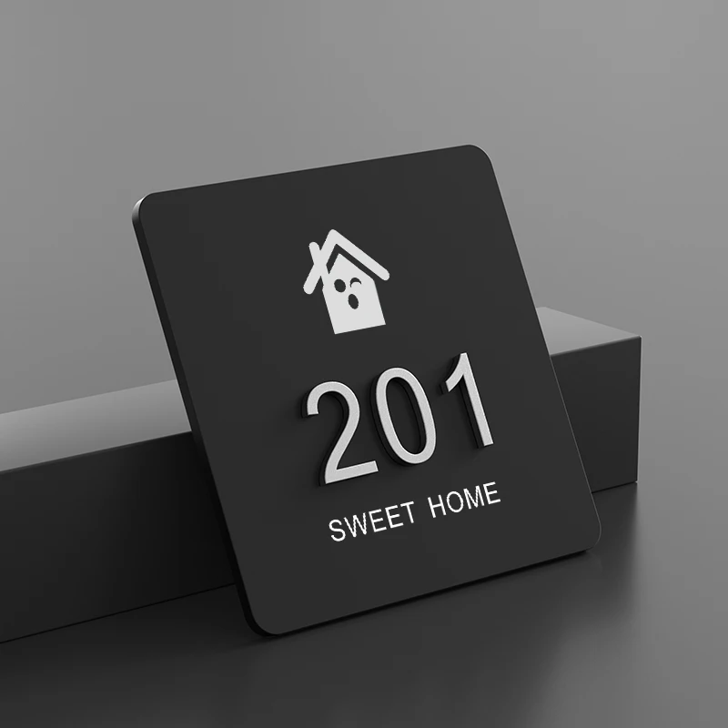 Дверная табличка из акрила с золотым номером