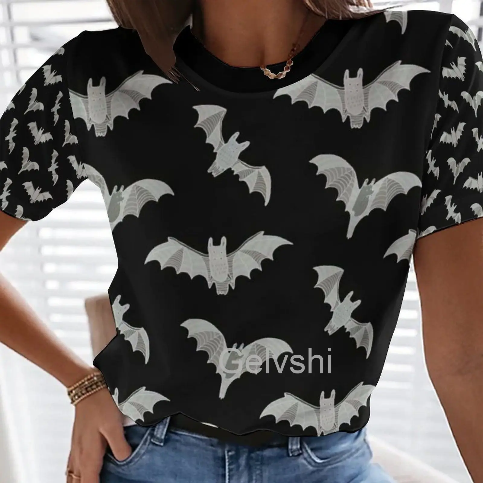 

Футболка женская оверсайз с коротким рукавом, круглым вырезом и принтом павлина