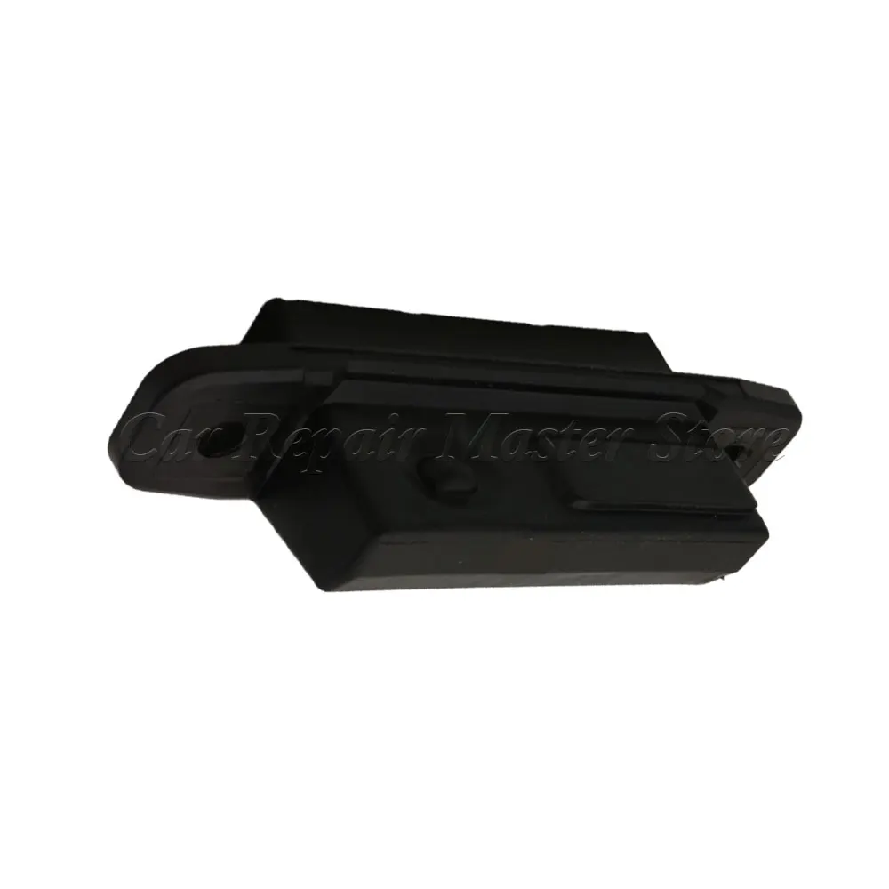 Фото Кнопка открывания багажника (задней двери) 84840-28040 для Toyota Land Cruiser LC200 и Lexus LX570 №4