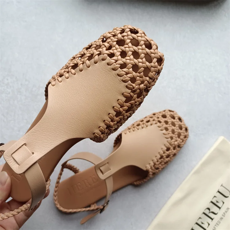 HEREU 2022 New Summer Brown Vintage Sandals For Women Luxury Designer Fashion Weave Calfskin T Shape Flat Shoes French Style