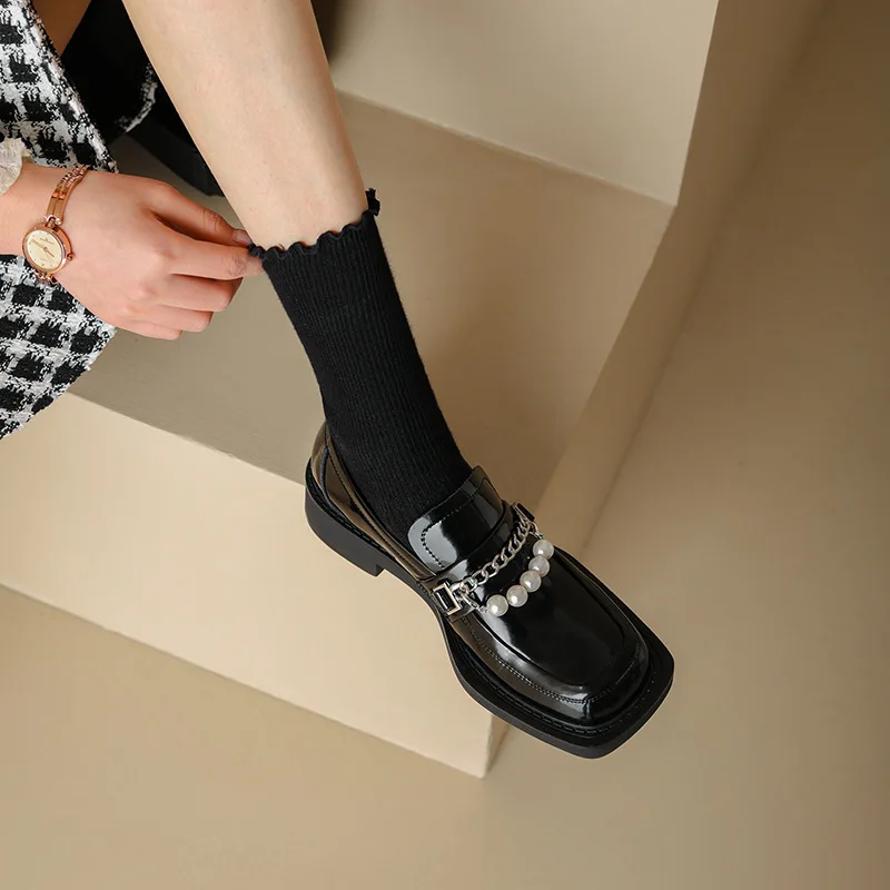 

Женские лоферы на плоской подошве, без застежки, из кожи